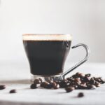 Café preto pode ser segredo da longevidade, segundo estudo; saiba mais