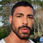 Cauã Reymond nega harmonização facial após críticas à aparência