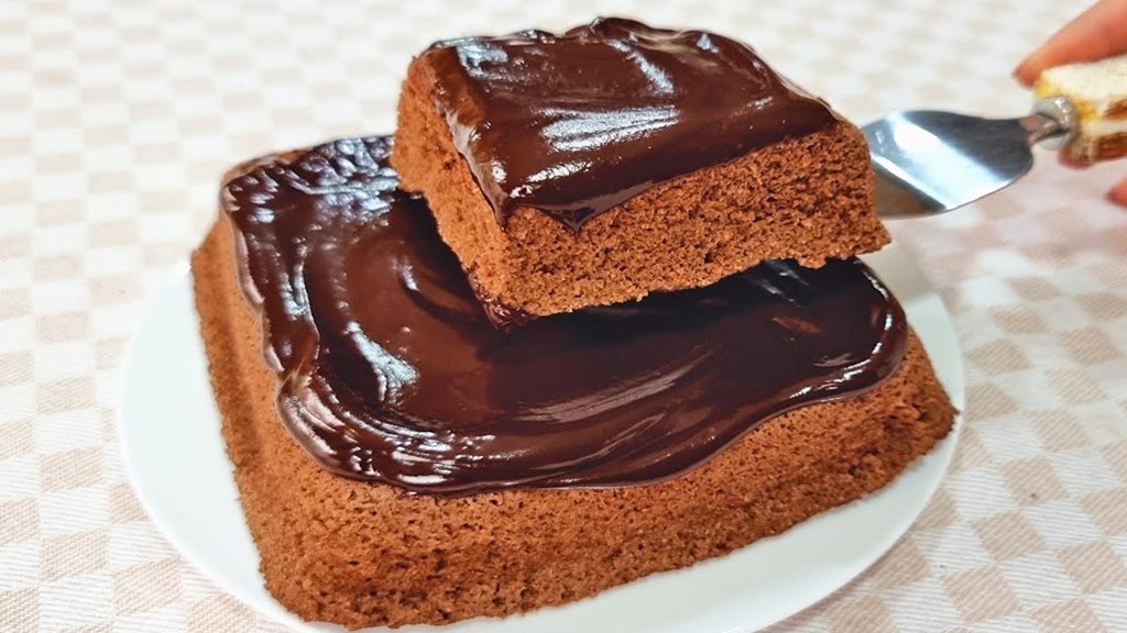 Bolo de 5 minutos! Sem farinha, açúcar e leite - Baixo em carboidratos, fácil e fofinho (low carb)