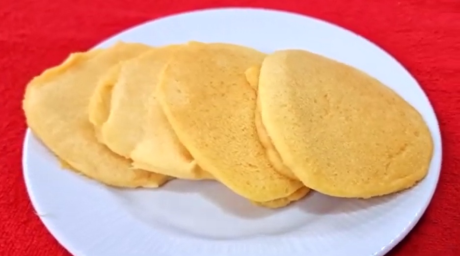 Substitua o pão, misture fubá com leite de coco e você vai amar!