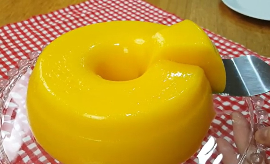 Pudim delicioso com poucas calorias e sem açúcar - Fácil, sem leite e sem forno!