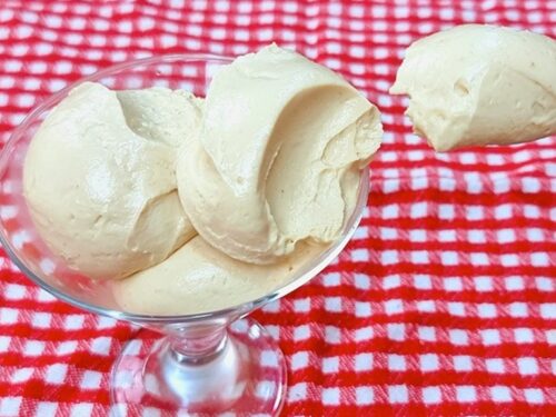 Sorvete cremoso de 4 ingredientes - Rápido, sem açúcar, sem leite condensado e creme de leite, fácil