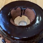 Bolo de chocolate fácil sem farinha de trigo, açúcar e manteiga - Delicioso, rápido e saudável