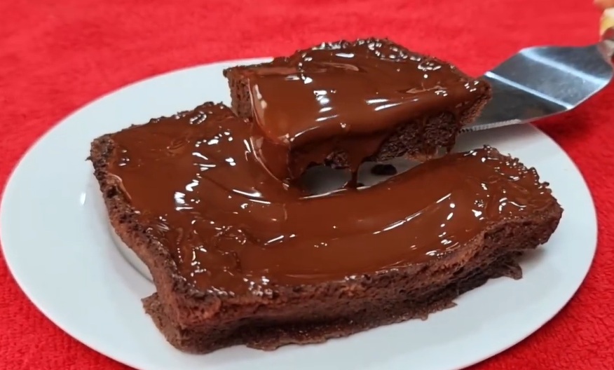 Bolo de 4 minutos, baixo em carboidratos! Sem farinha, açúcar e leite - Fácil e molhadinho