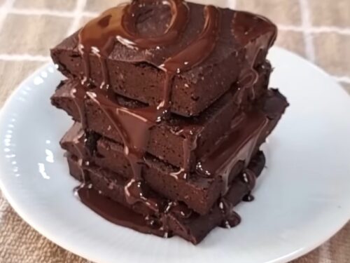 Só 50 calorias! Brownie proteico sem farinha, açúcar e manteiga - Fácil e rápido