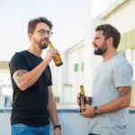 Transplante fecal reduz a vontade de consumir bebida alcoólica; entenda