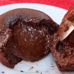 Petit Gateau fácil de 3 ingredientes! Bolinho de chocolate cremoso - Sem trigo e sem açúcar