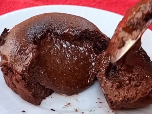 Petit Gateau fácil de 3 ingredientes! Bolinho de chocolate cremoso - Sem trigo e sem açúcar