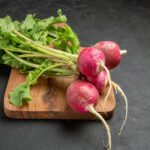 Pesquisa com rabanetes mostra 1ª evidência de que nanopartículas de plástico podem acumular nas partes comestíveis dos vegetais