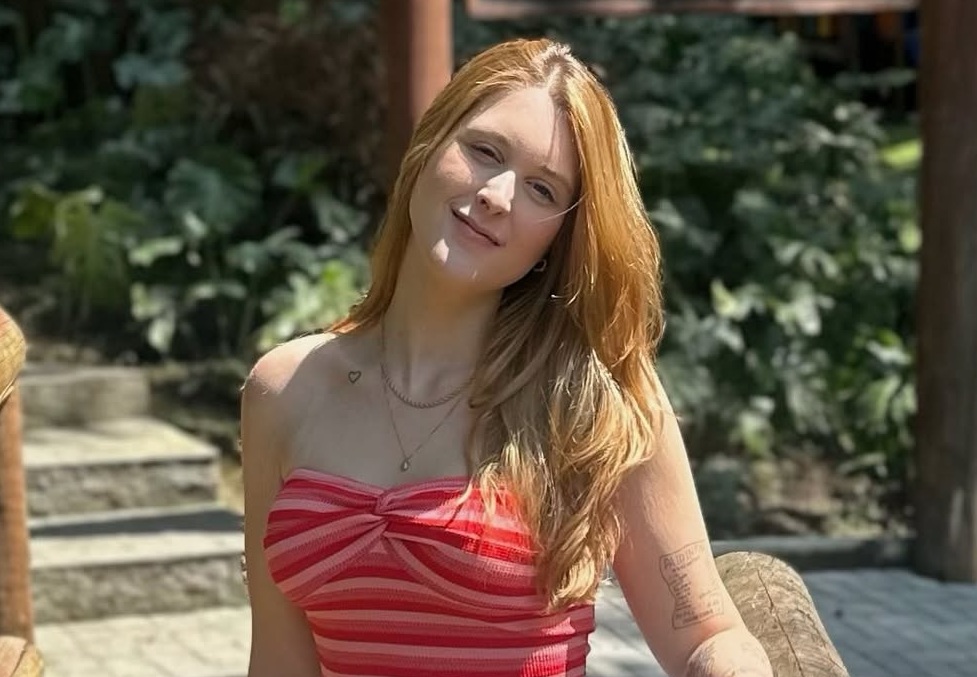 Mulher não aguentava beber água após complicações na bariátrica: 'Médico grampeou demais o meu estomago'