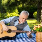 Tocar instrumento ajuda a manter o cérebro saudável durante o envelhecimento, diz estudo Tocar instrumento ajuda a manter o cérebro saudável durante o envelhecimento, diz estudo