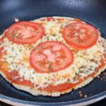 Pizza de frigideira fácil, leve, saudável e deliciosa - Pronta em minutos - Muito prática! Sem trigo Pizza de frigideira fácil, leve, saudável e deliciosa - Pronta em minutos - Muito prática! Sem trigo