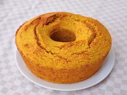 Bolo de cenoura com flocão - Sem farinha, açúcar e leite - Fácil e delicioso
