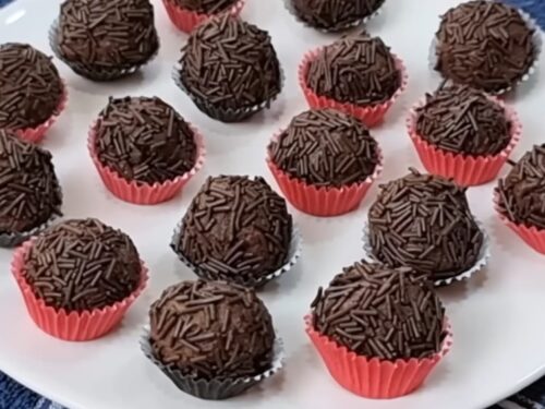 Só 3 ingredientes! Brigadeiro sem açúcar, leite e manteiga - Fácil, rápido e delicioso