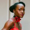 Lupita Nyong'o descobriu 30 miomas uterinos devido à condição; entenda 