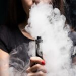 Buscas por 'vape' e 'rouquidão' crescem e acendem alerta para saúde vocal no uso de cigarros eletrônicos Buscas por 'vape' e 'rouquidão' crescem e acendem alerta para saúde vocal no uso de cigarros eletrônicos