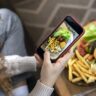 Ver vídeos de comida gordurosa pode influenciar escolhas saudáveis 