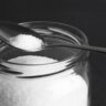 Mesmo doses baixas do adoçante aspartame podem afetar a saúde, sugere estudo com camundongos