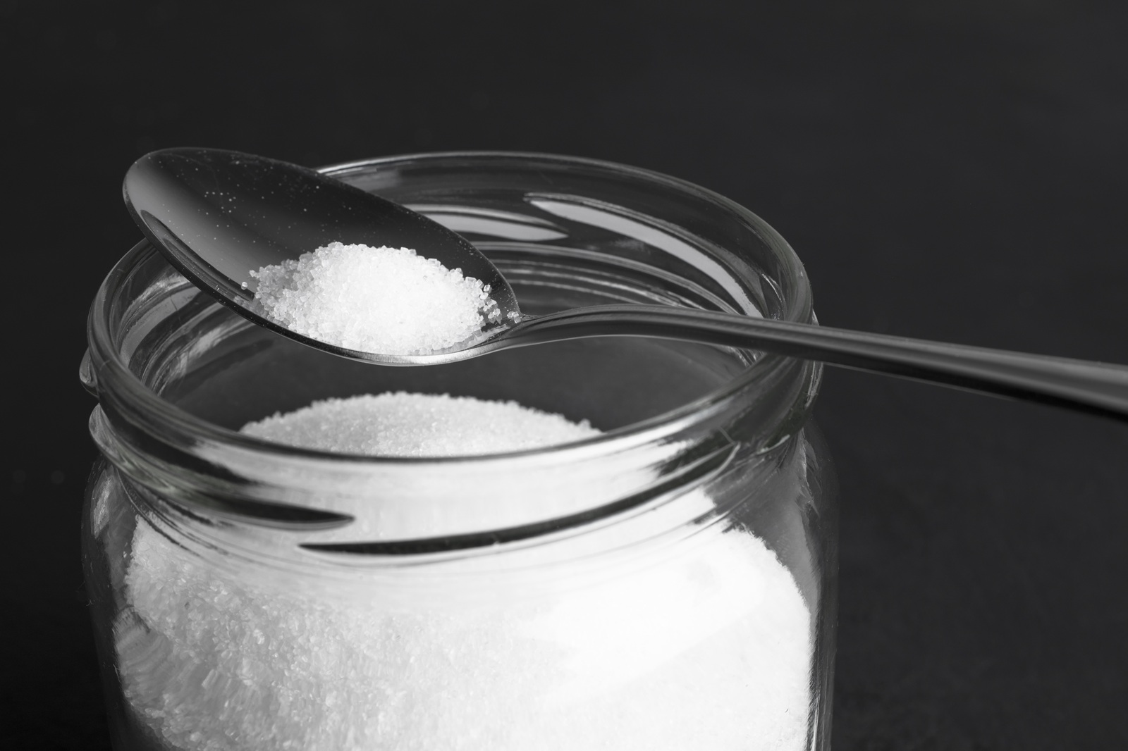 Mesmo doses baixas do adoçante aspartame podem afetar a saúde, sugere estudo com camundongos