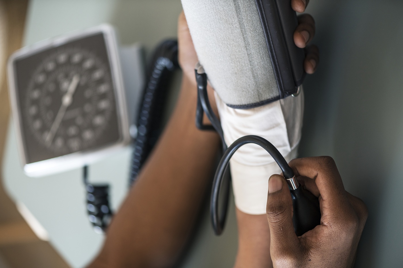 Pressão alta pode estar ligada à respiração, sugere estudo com ratos