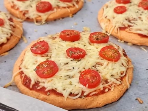 Mini pizza deliciosa, sem farinha e poucos carboidratos - Muitas fibras e proteínas, fácil e rápida