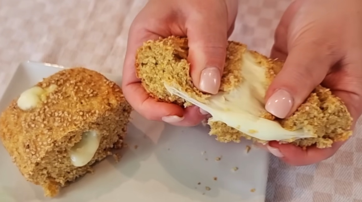 Pão de 4 ingredientes com muita fibra e proteína, sem glúten, fofinho e delicioso
