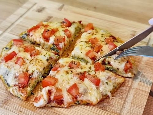 Pizza de frigideira low carb e zero glúten em minutos! Super saudável, fácil e deliciosa