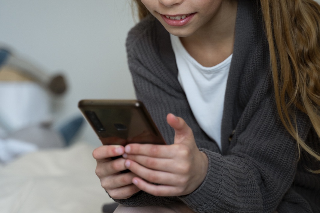 Smartphone: adolescentes de 12 anos com celulares têm 50% maior risco de desenvolver transtornos alimentares
